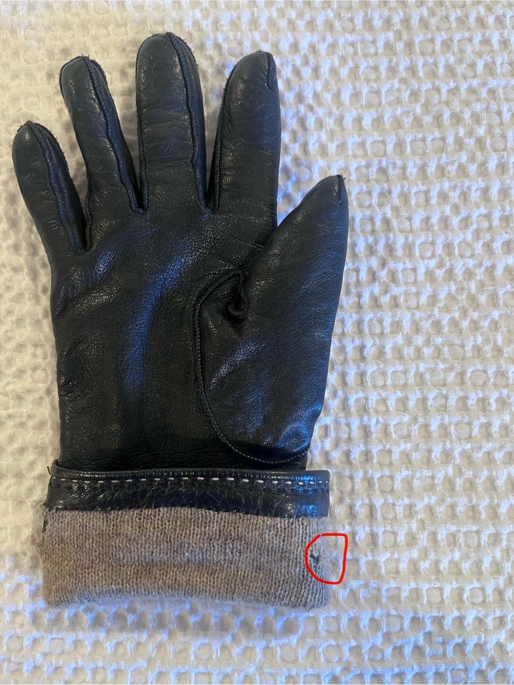 Coach women’s Black Leather Gloves - Picture 8 of 10